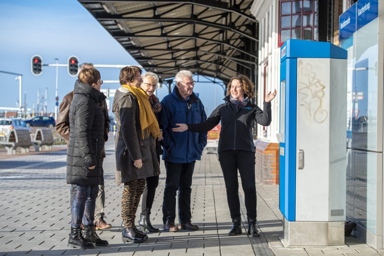 Doe mee het het OV op station