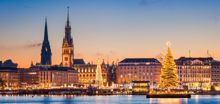 Skyline,Of,Hamburg,,Germany,With,Christmas,Market,Decorations